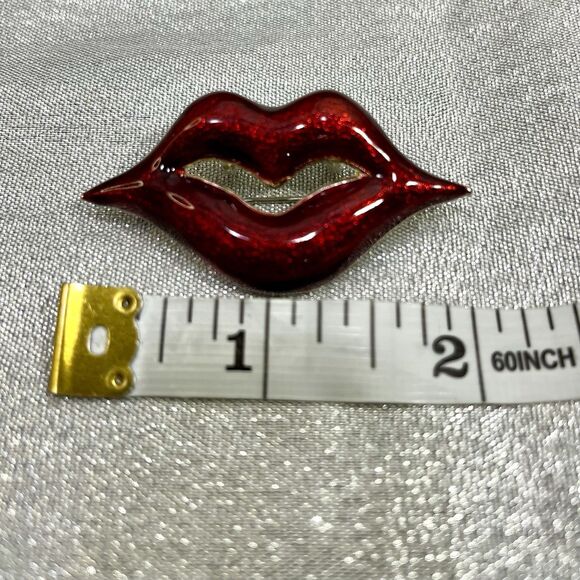 Vintage Red Lips Enamel Necklace Pendant or Brooch 2 in 1 - Picture 6 of 6